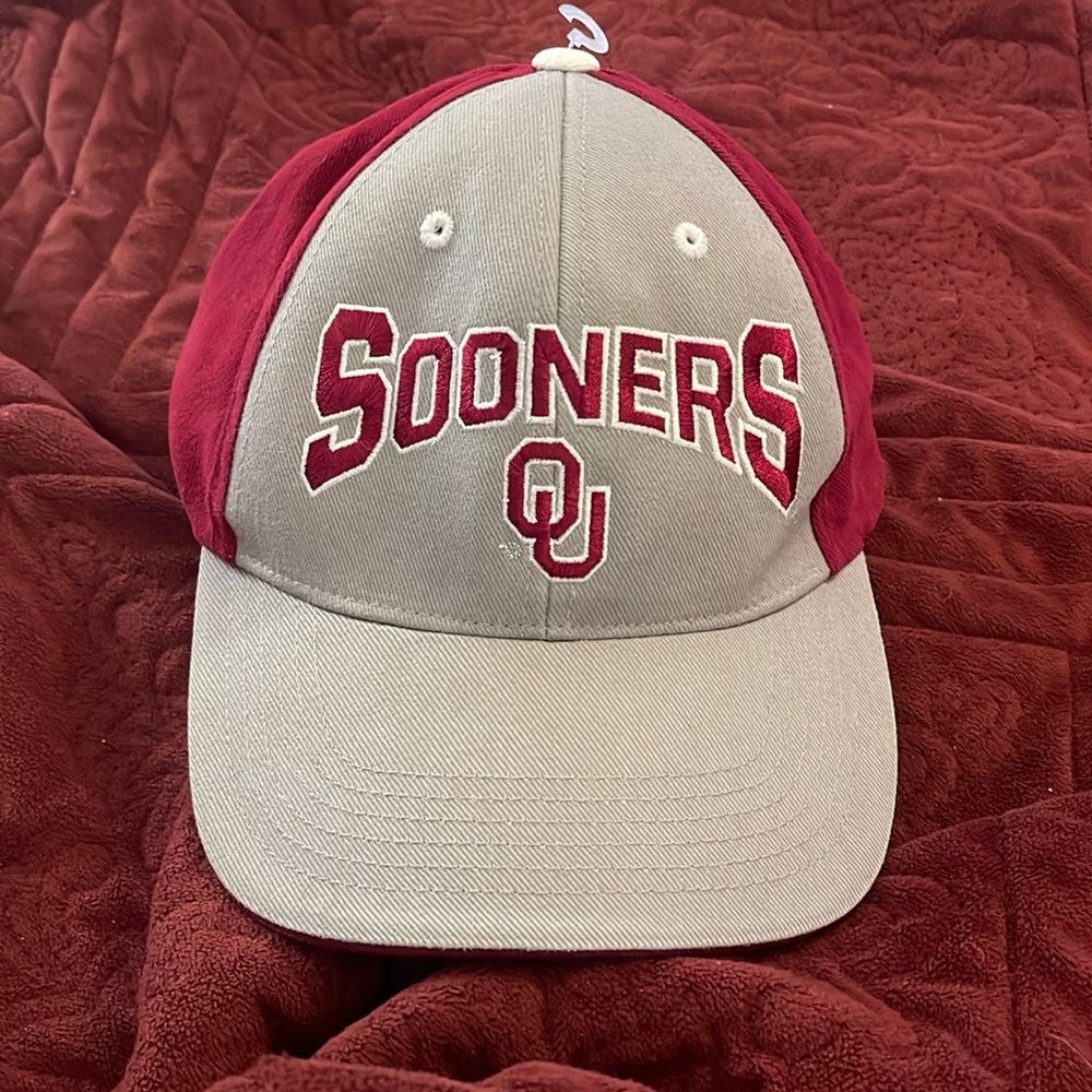 OU SOONERS Oklahoma Gray & Burgundy Embroidered Hat Logo with hook‎ & eye back
